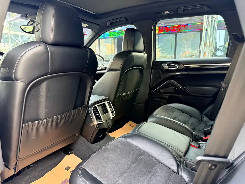 PORSCHE CAYENNE