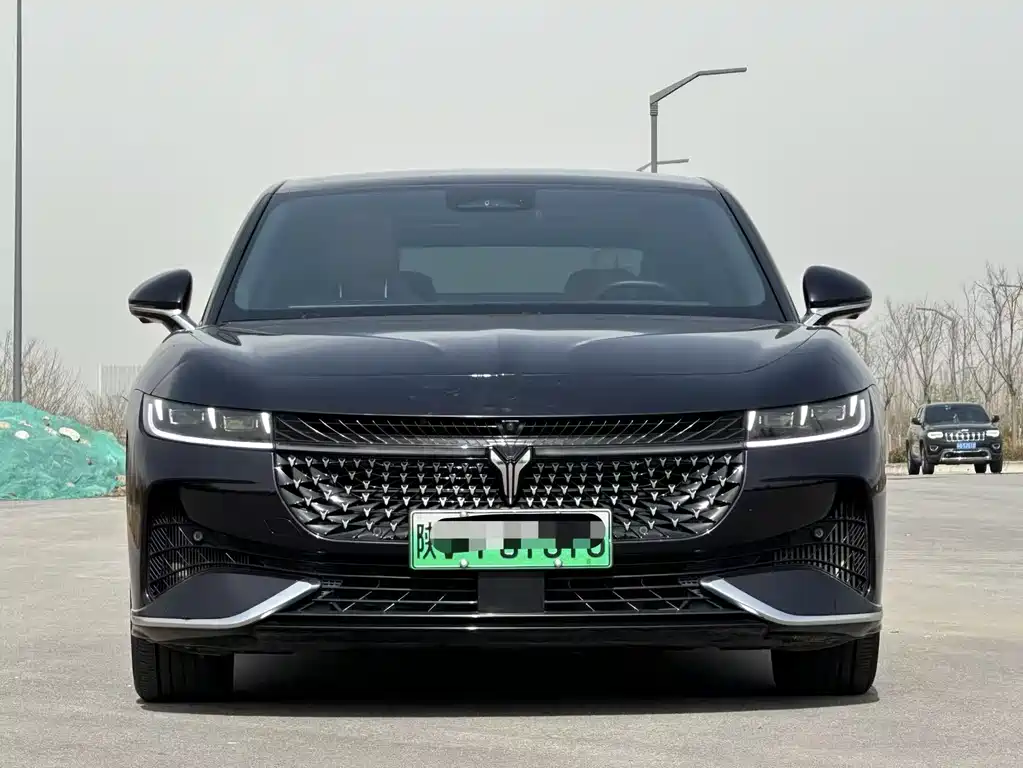 VOYAH LANTU CHASING LIGHT