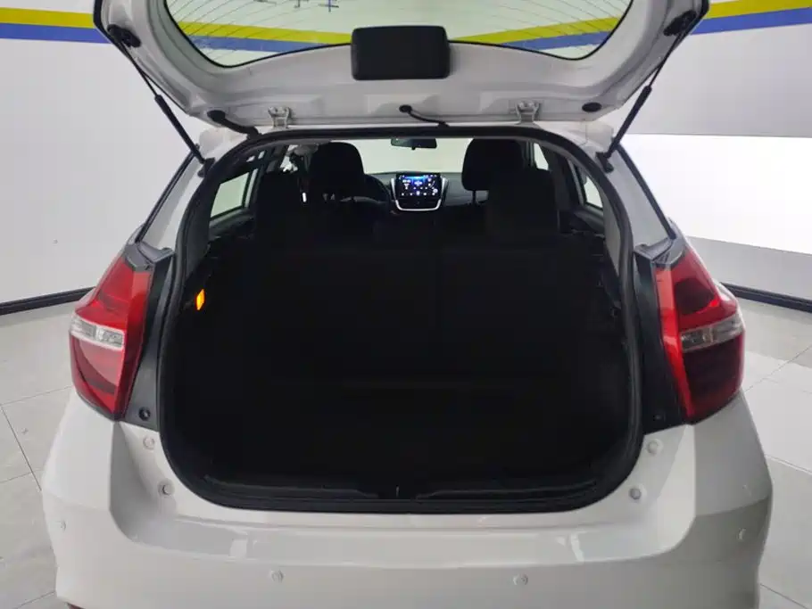 Toyota Yaris L — миниатюра 4