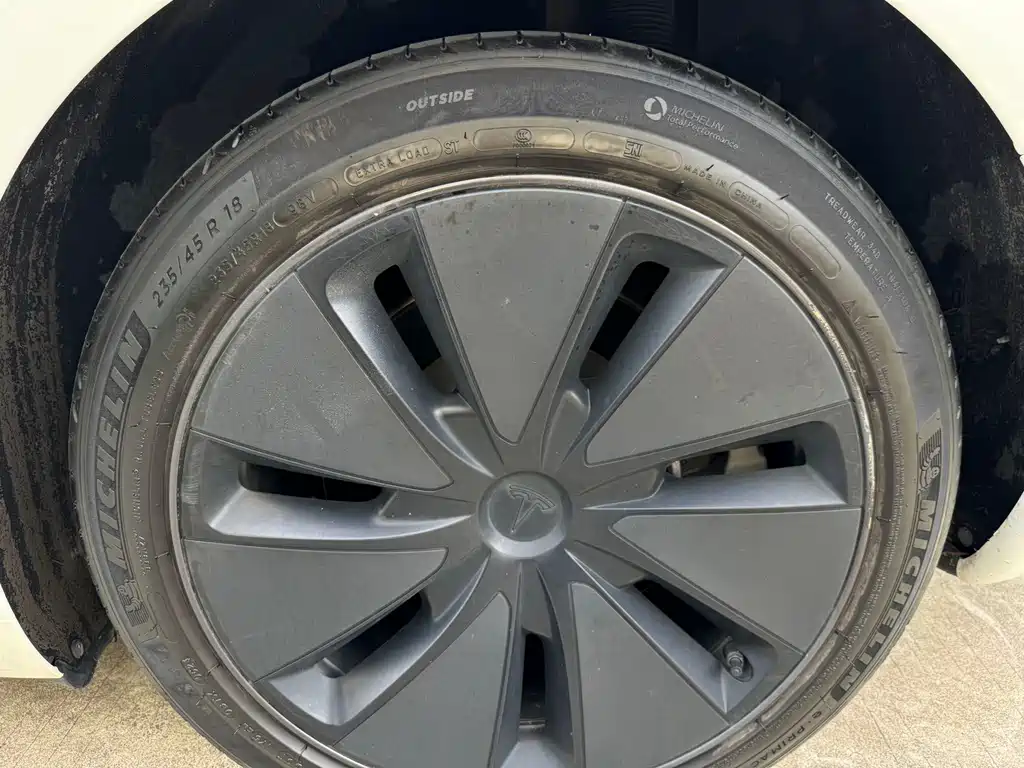 Tesla Model 3 — миниатюра 13