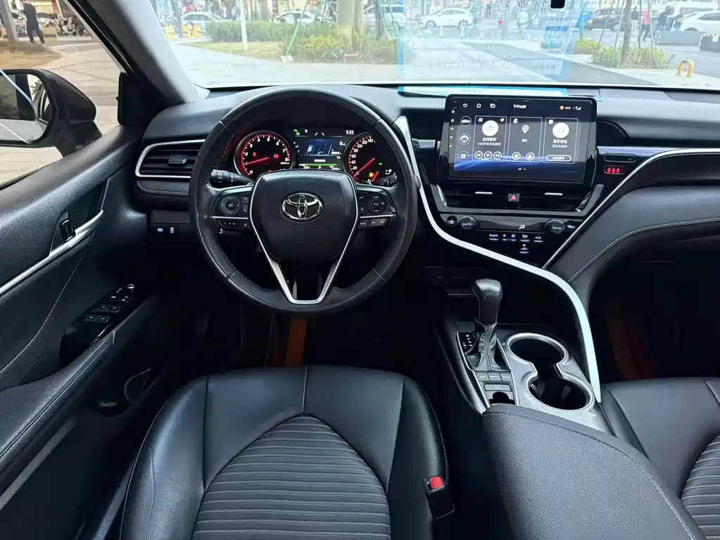 Toyota Camry 2023 2.0S
