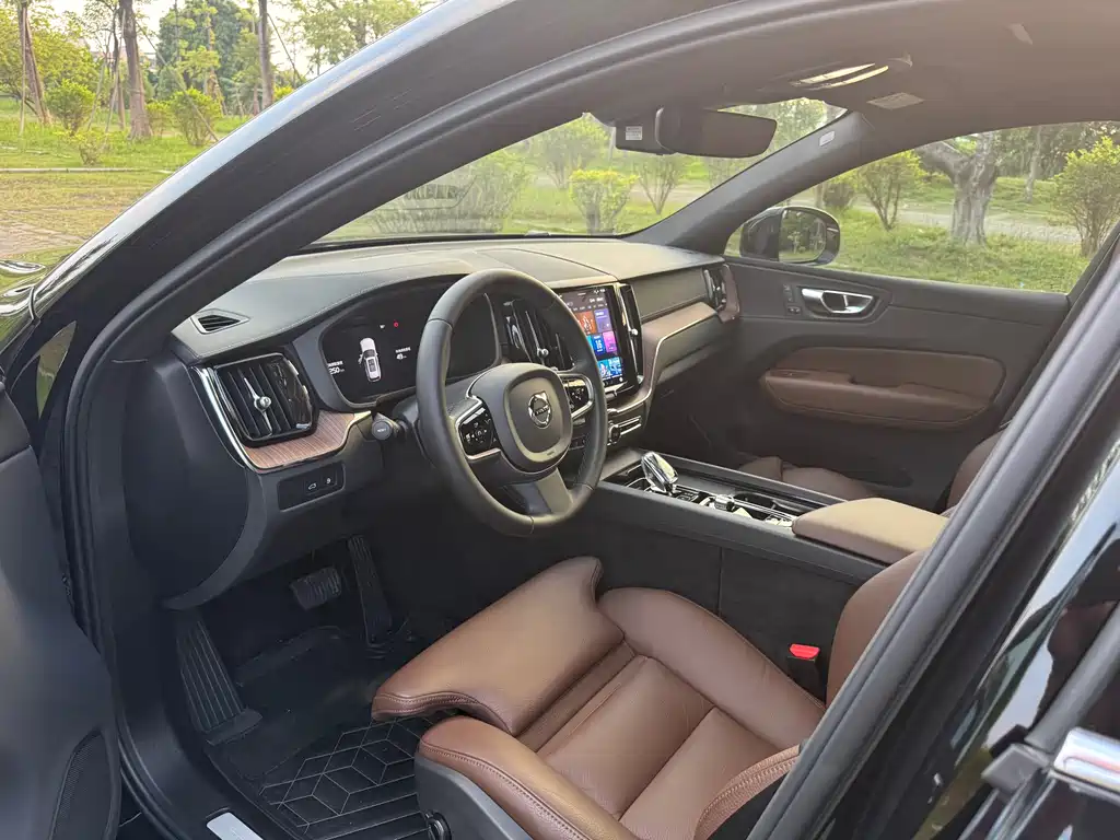 VOLVO XC60 PLUG IN HYBRID