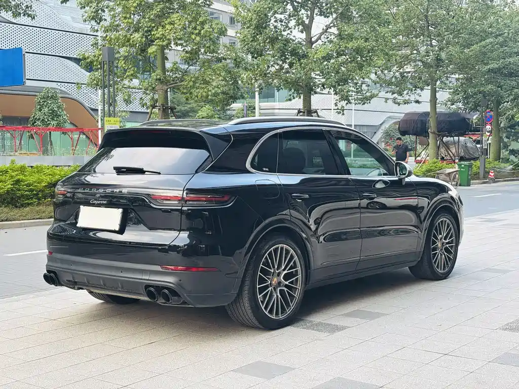 PORSCHE CAYENNE