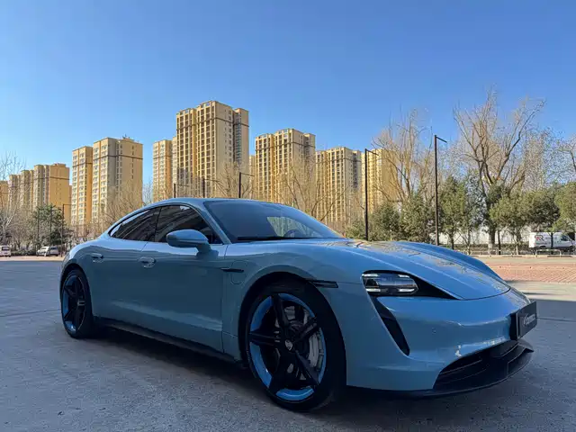 PORSCHE TAYCAN 2021