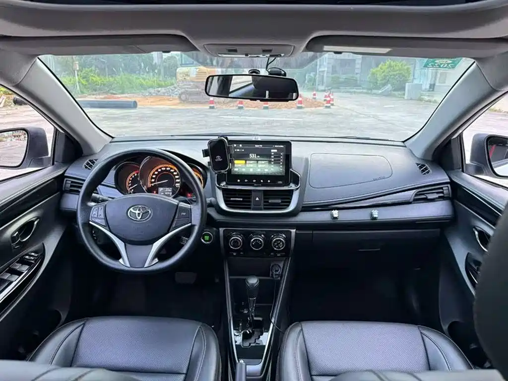 Toyota Yaris L — миниатюра 4