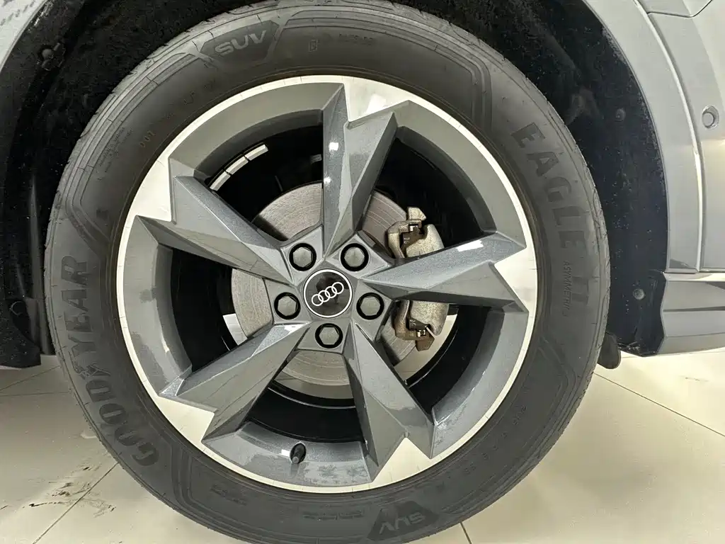 Audi Q3 2023 35 TFSI Fashion (1.4T)