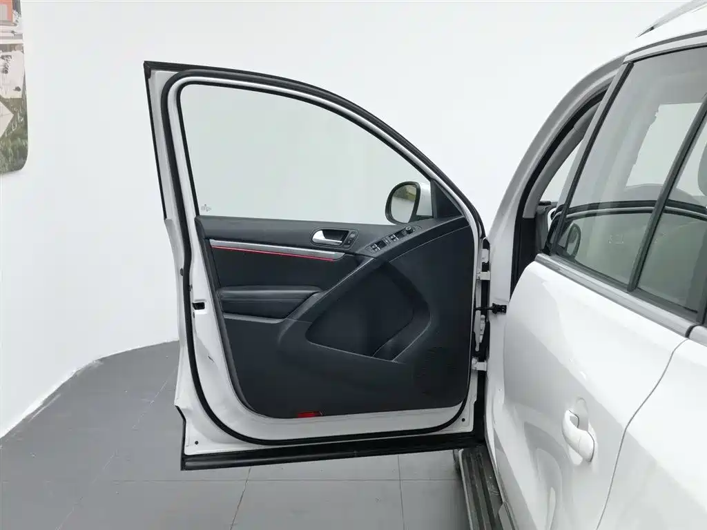 Volkswagen Tiguan 2015 1.8TSI AT Luxury