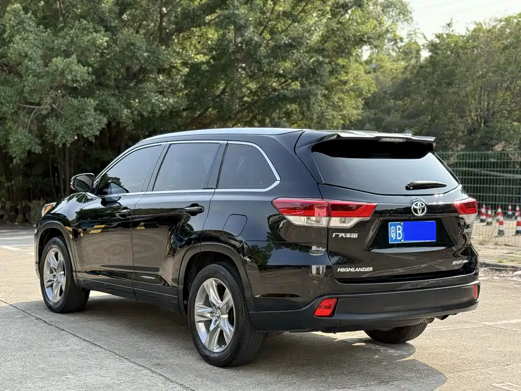 TOYOTA HIGHLANDER