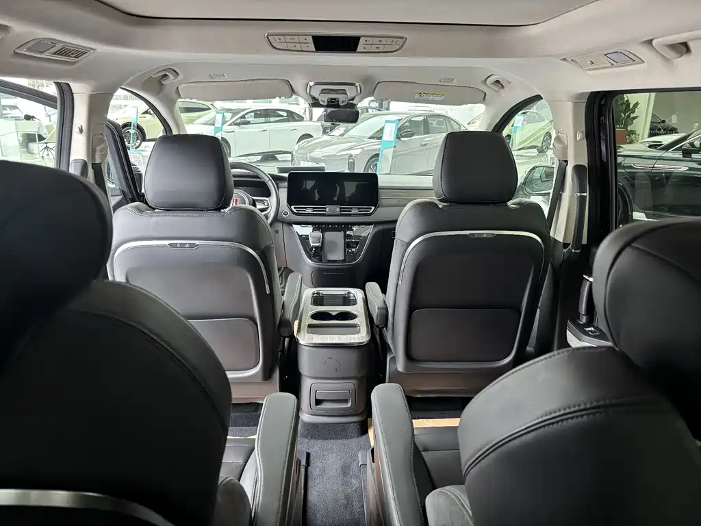 Hongqi HQ9 2024 2.0T