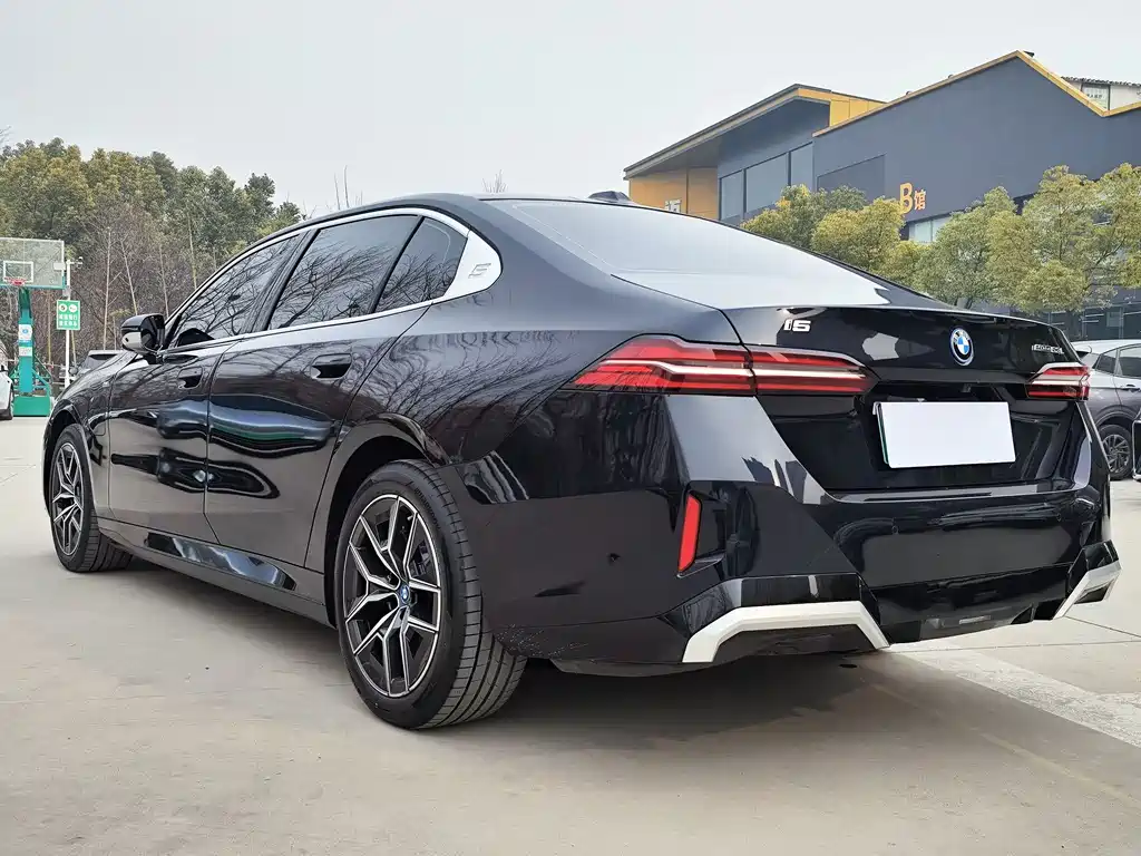 BMW I5