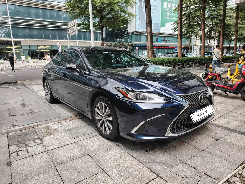 Купить Lexus ES
