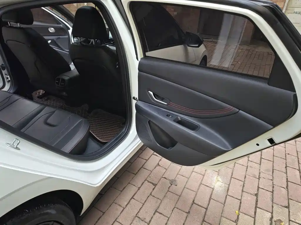 Hyundai Elantra — миниатюра 15