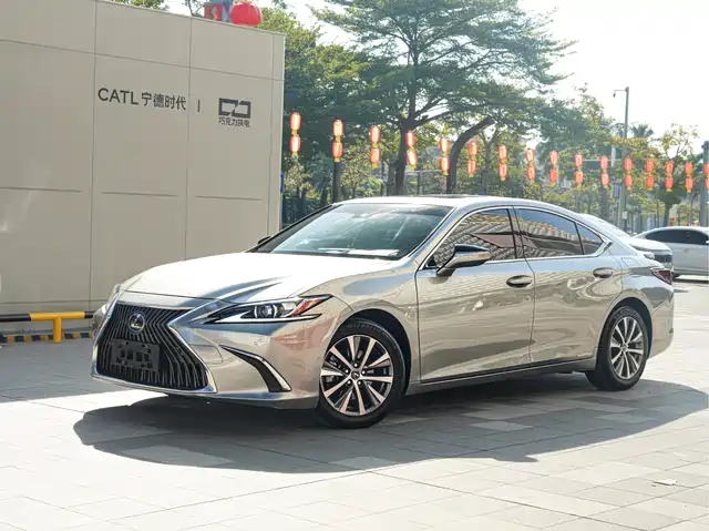 LEXUS ES 2020