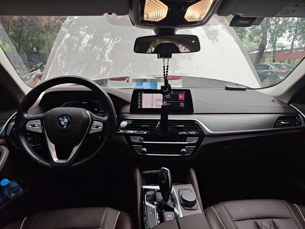 BMW 5 Series New Energy — миниатюра 10