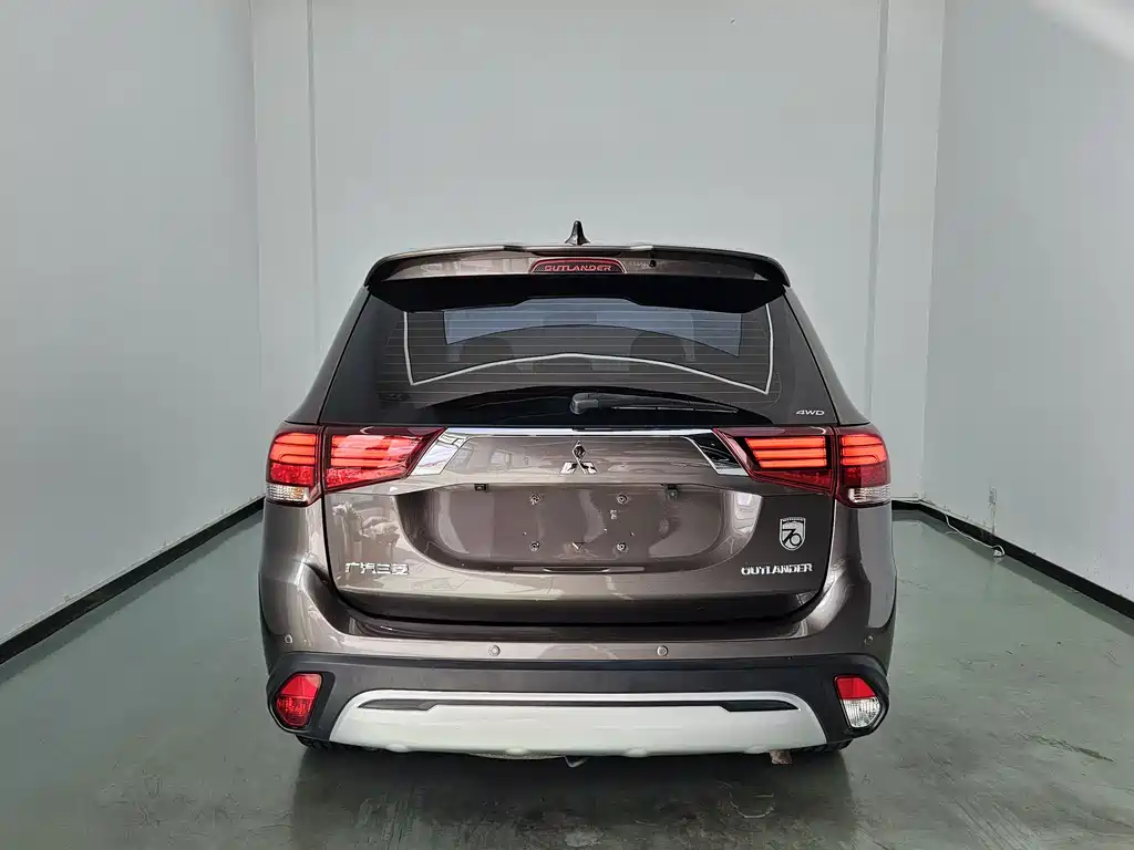 MITSUBISHI OUTLANDER