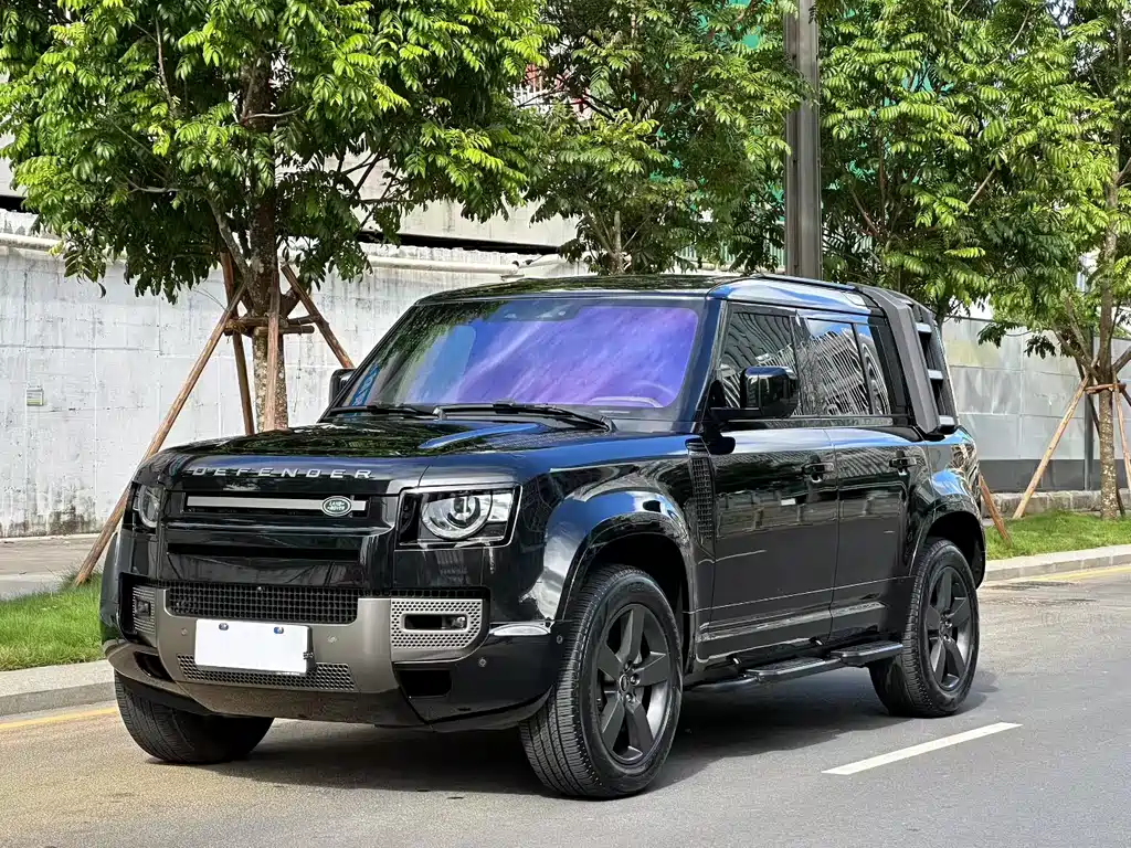 Land Rover Defender 2024
