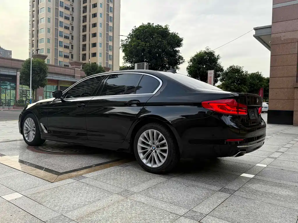 BMW 5 SERIES