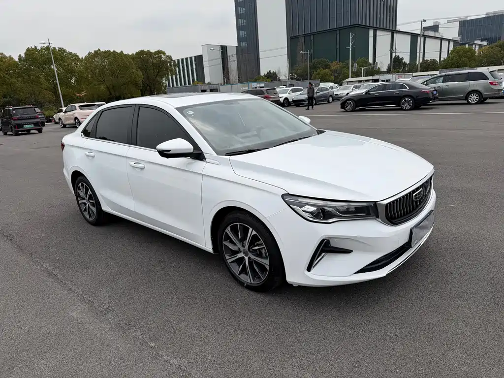 Geely Emgrand 2022 4 1.5L CVT Luxury