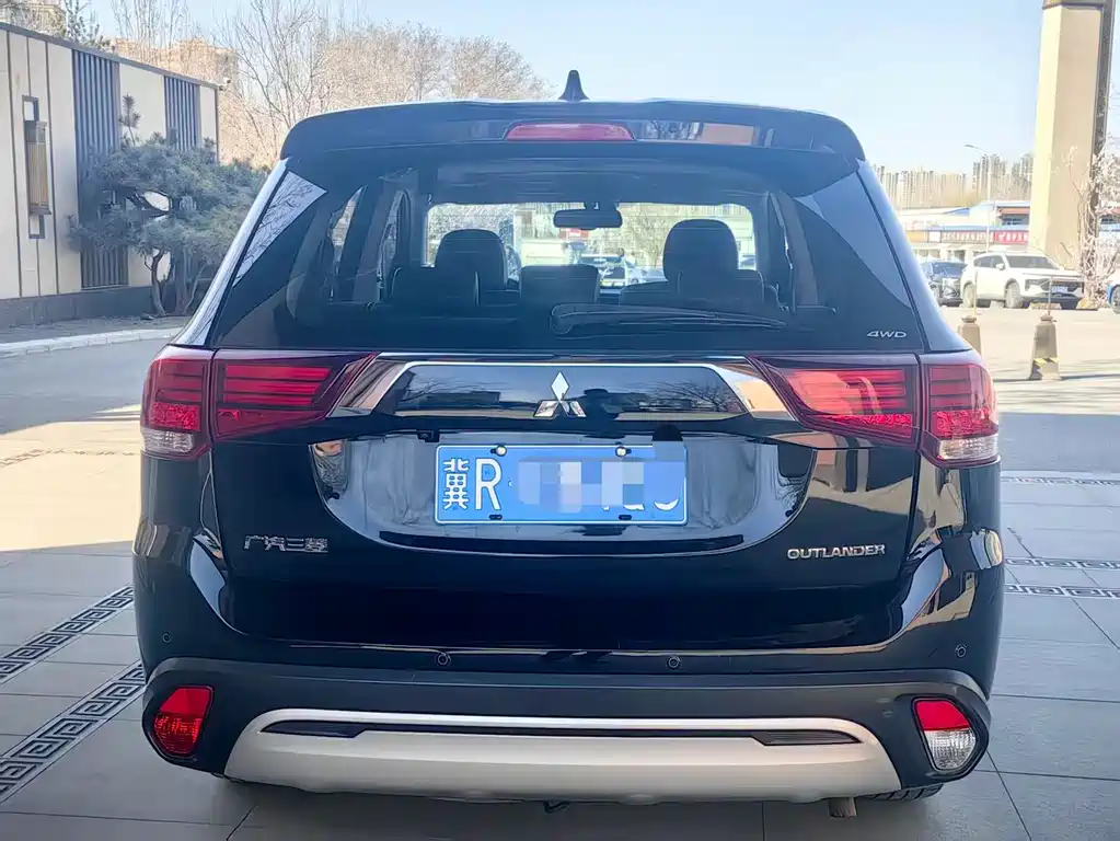 MITSUBISHI OUTLANDER