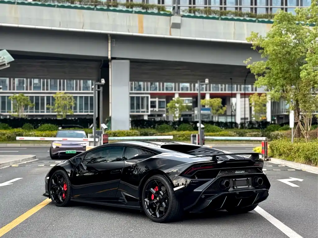 LAMBORGHINI HURACÁN