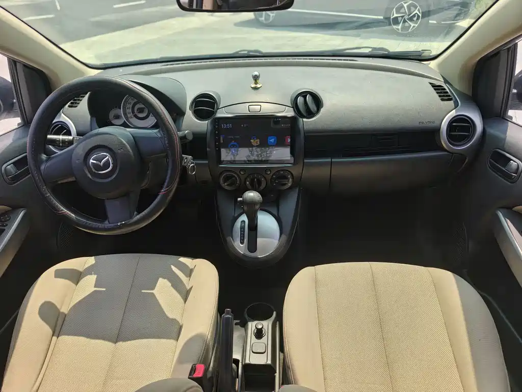 Mazda 2 011 1.3L AT Standard