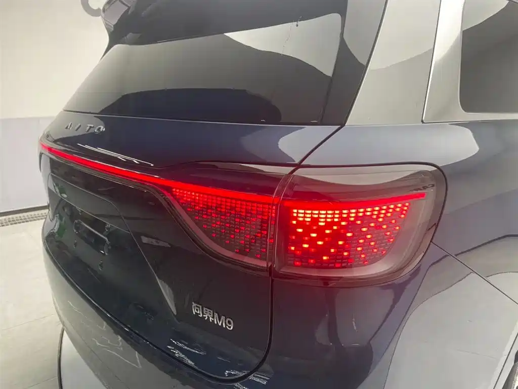 AITO ASK THE WORLD M9