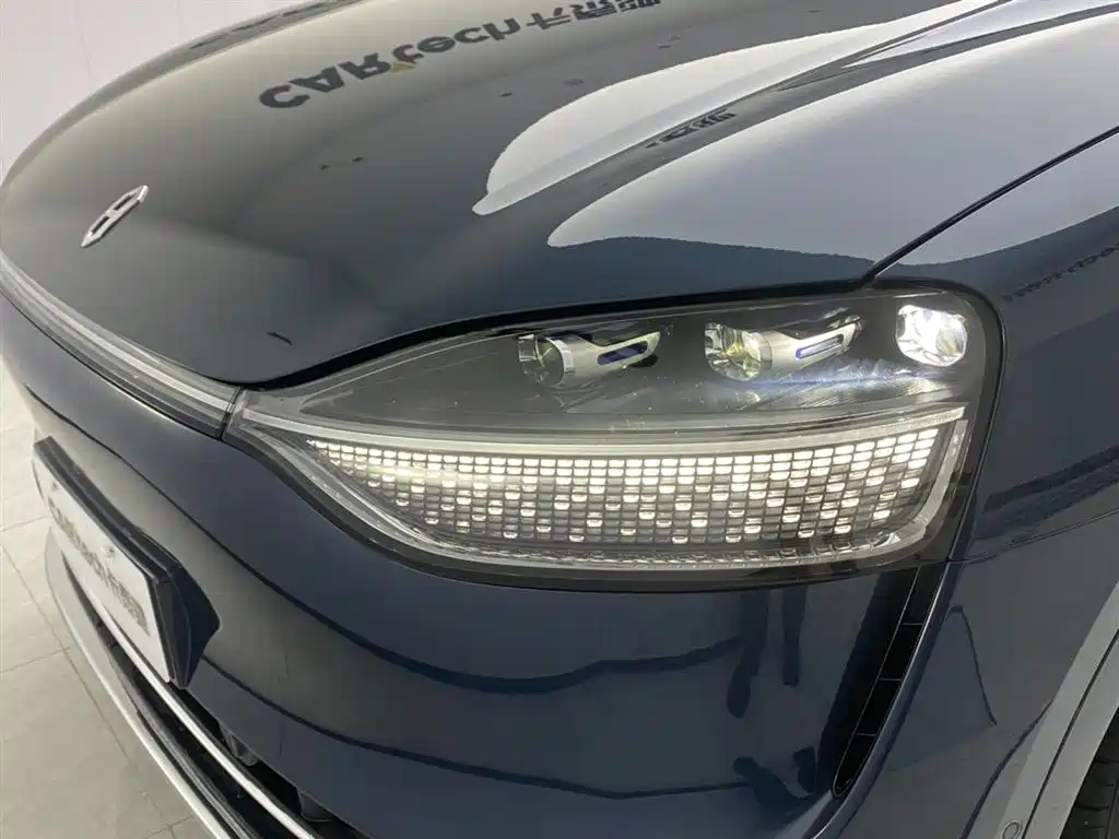 AITO ASK THE WORLD M9