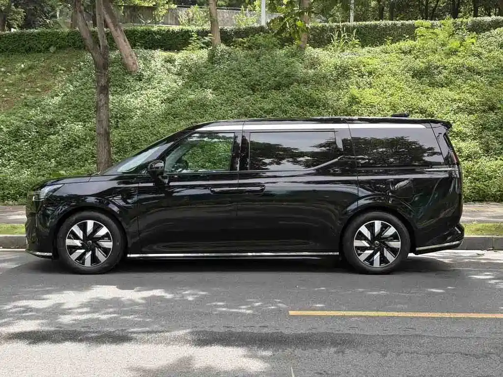 Volvo EM90 — миниатюра 2