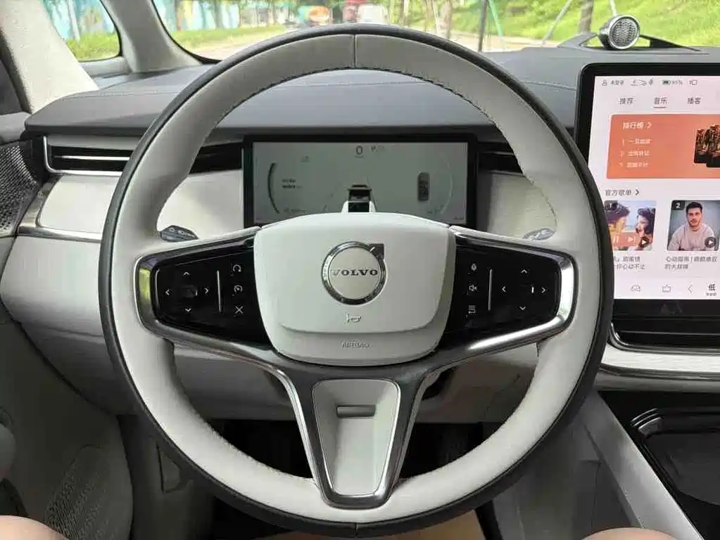 Volvo EM90 — миниатюра 14
