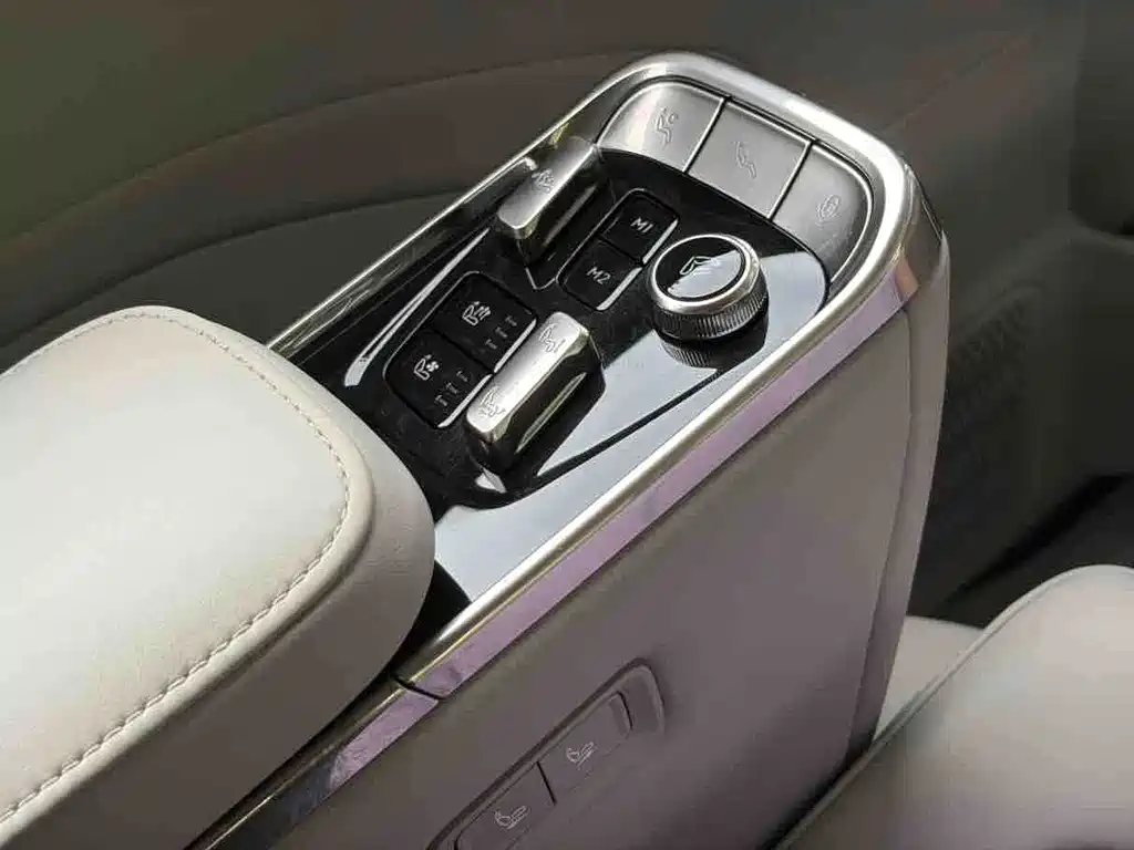 Volvo EM90 — миниатюра 12