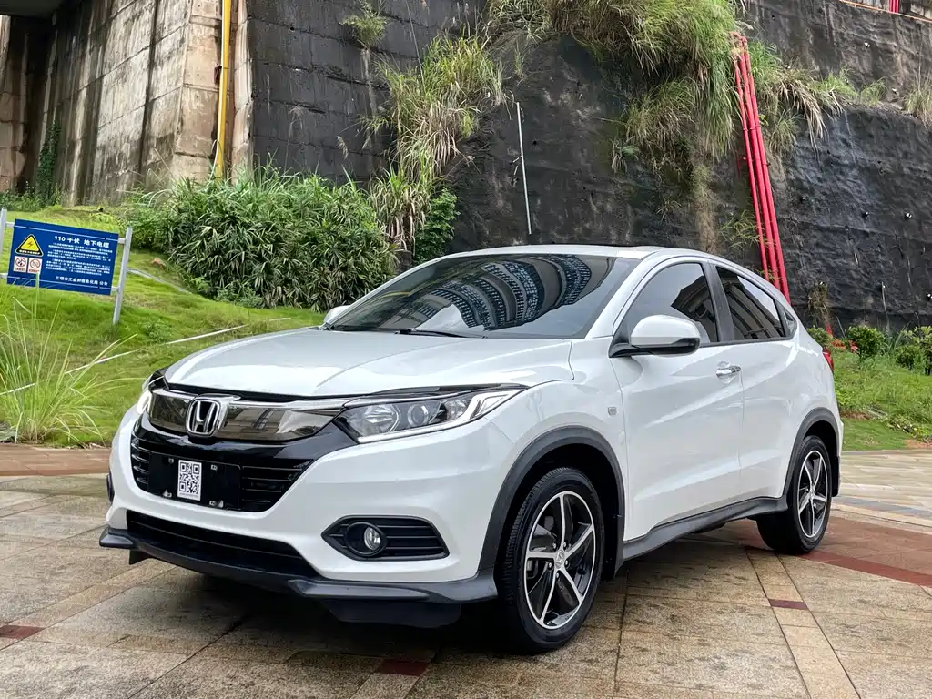 Honda Vezel/HR-V 2022 1.5L CVT Night Vision · Pioneer Edition
