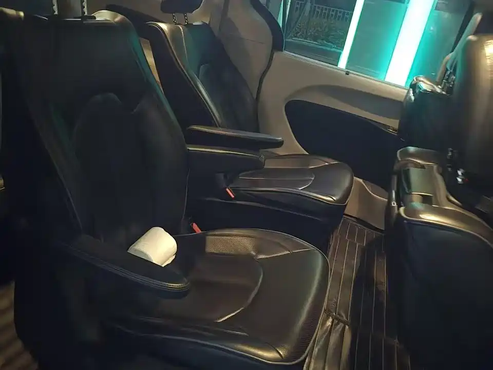 Chrysler Grand Voyager (Import) — миниатюра 5