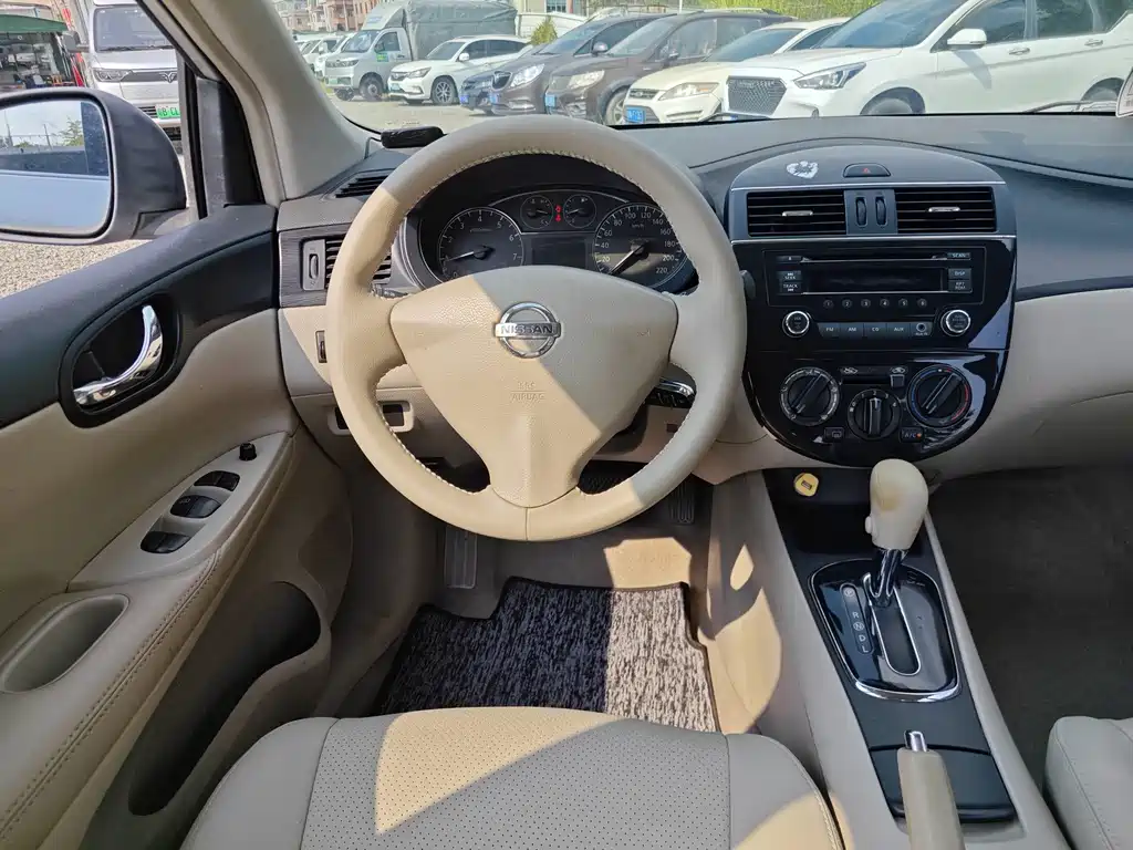 Nissan Tiida — миниатюра 8