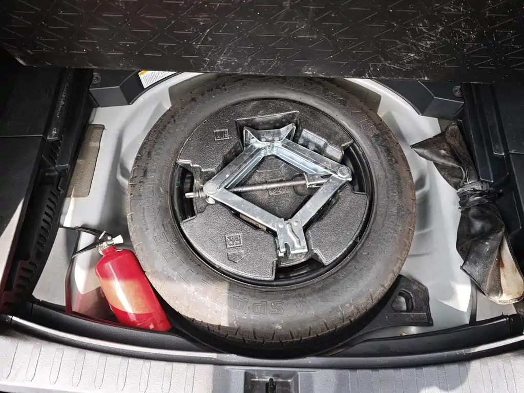 Toyota RAV4 — миниатюра 10