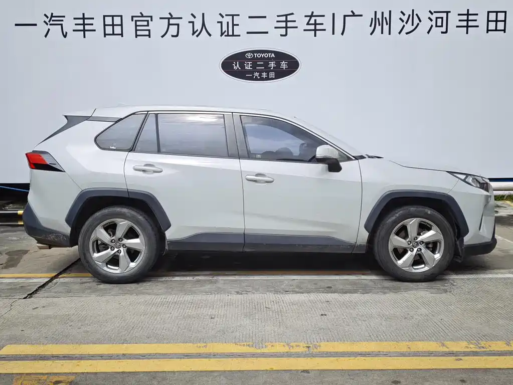 Toyota RAV4 — миниатюра 5