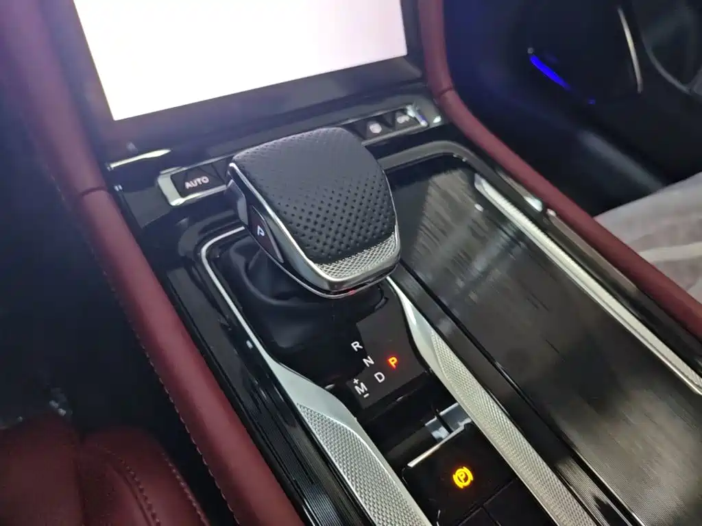 Hongqi Hongqi H5 — миниатюра 14