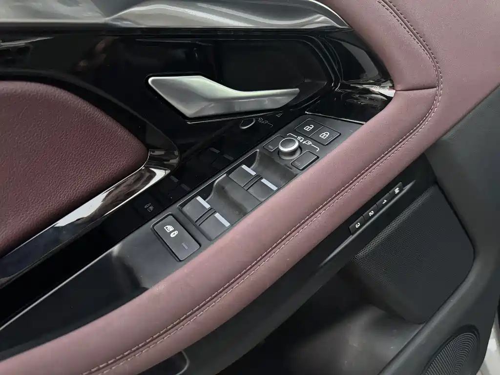 Land Rover Range Rover Evoque 2023 — фото 3