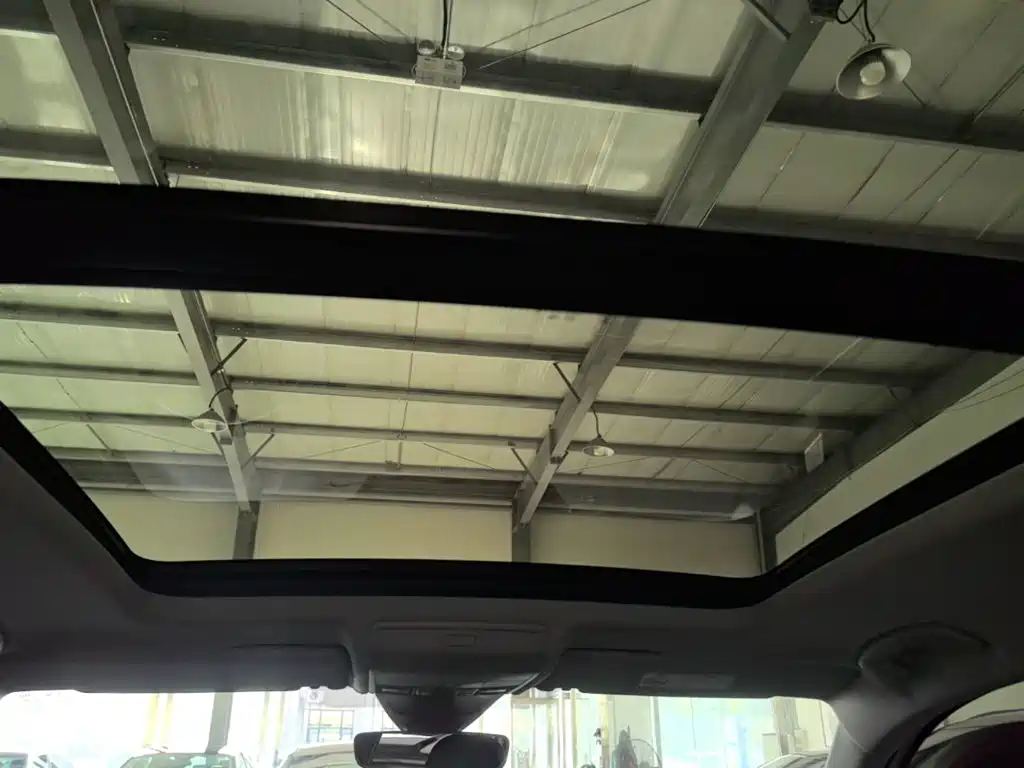 Volkswagen Tiguan L PHEV — миниатюра 18