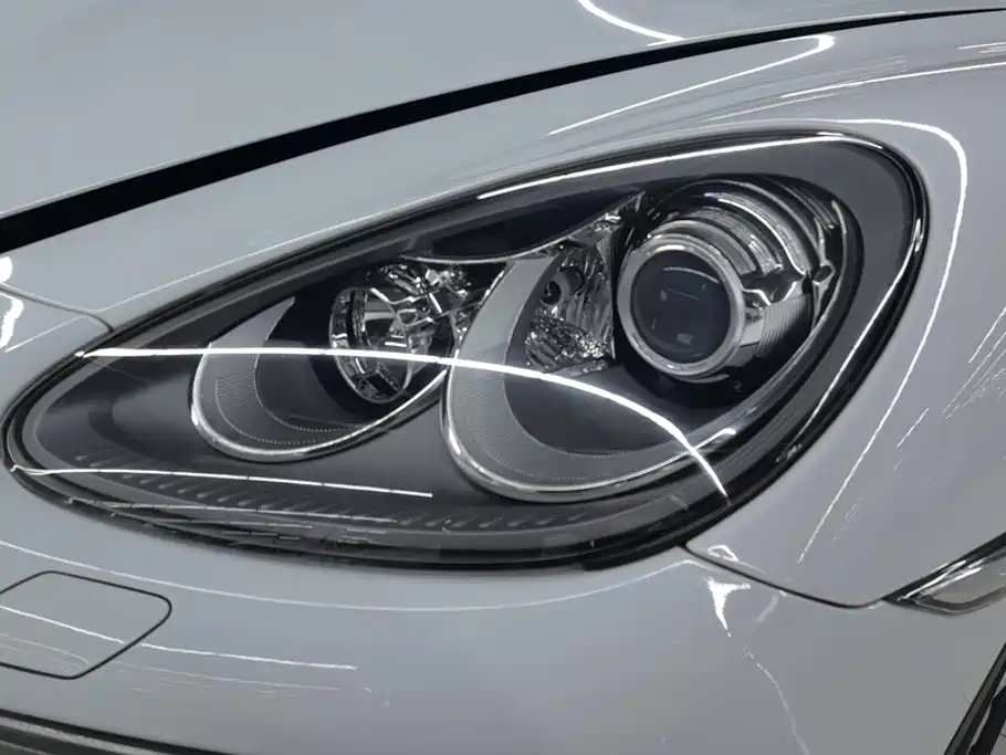 Porsche Cayenne — миниатюра 5