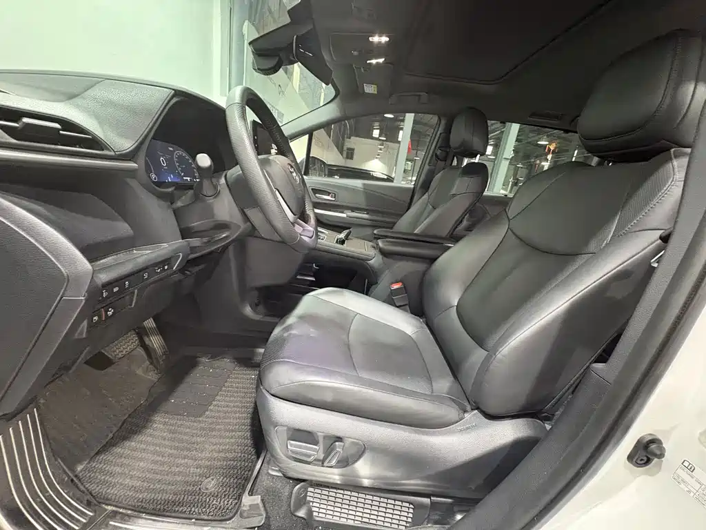 Toyota Granvia — миниатюра 4