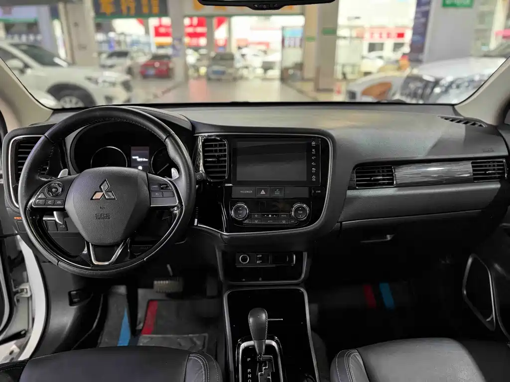Mitsubishi Outlander — миниатюра 9