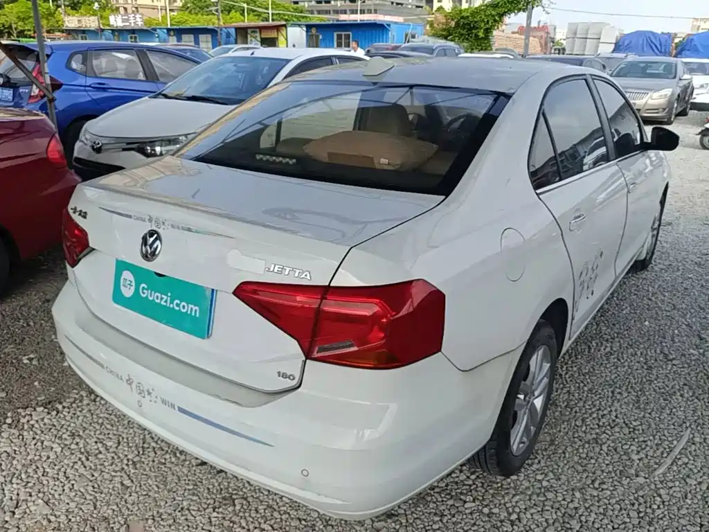 Volkswagen Jetta — миниатюра 7
