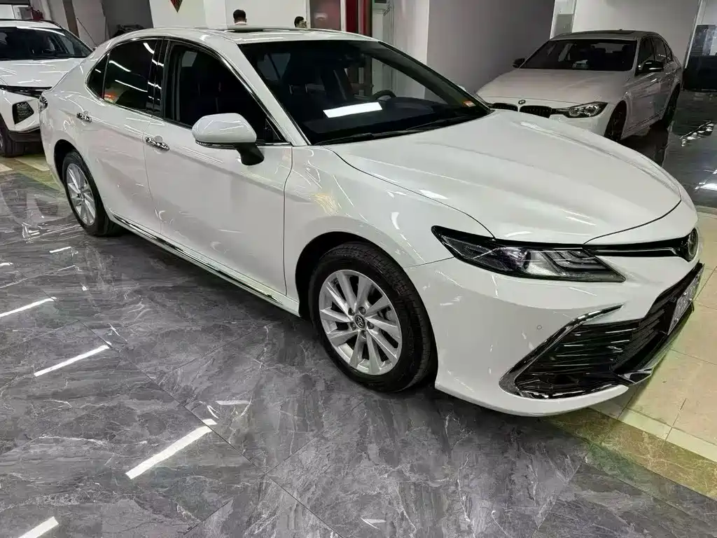 Toyota Camry — миниатюра 3