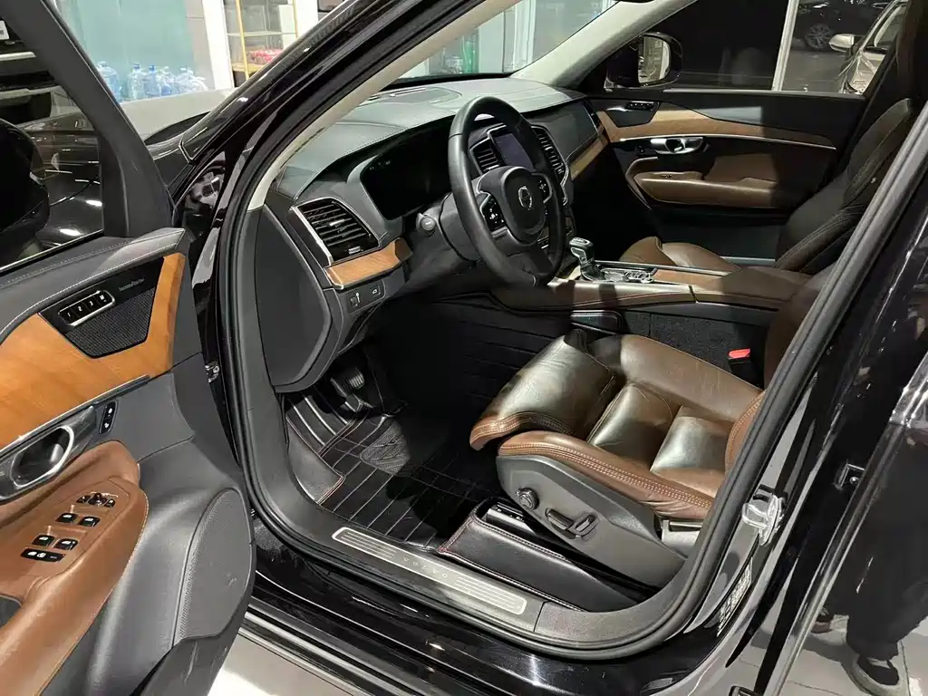 Volvo XC90 — миниатюра 6