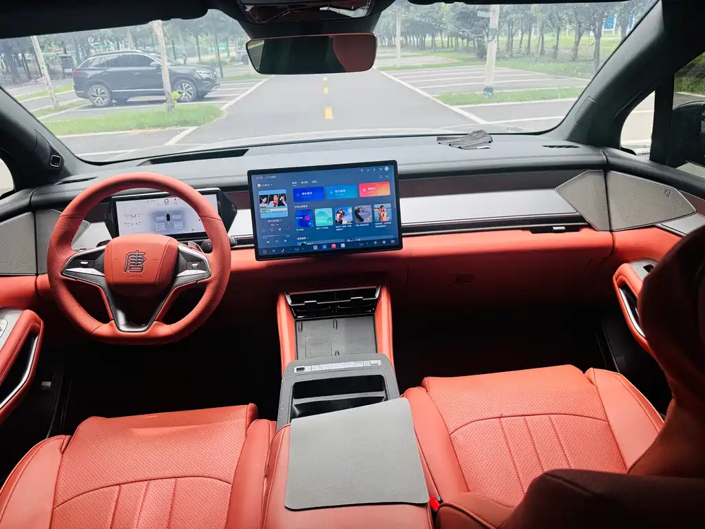 BYD Tang L L 2025 DM 215KM Flagship