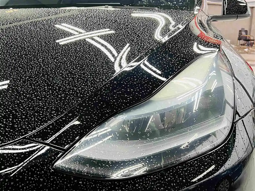 Tesla Model Y — миниатюра 9