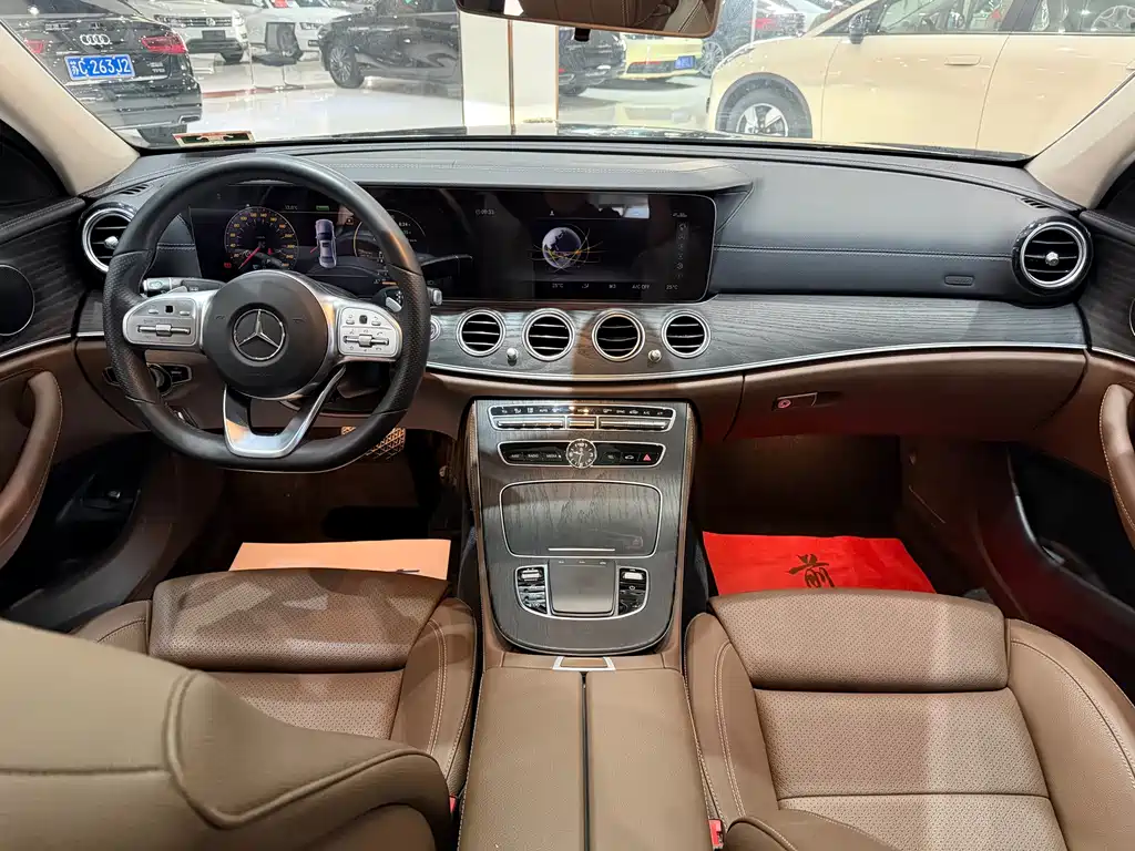 Mercedes-Benz E-Class — миниатюра 9