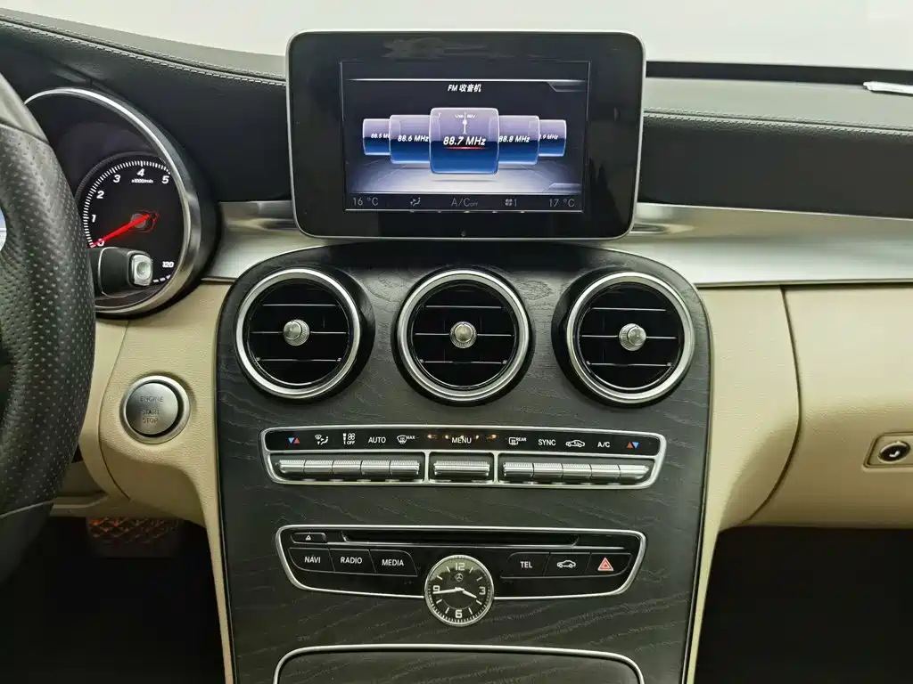 Mercedes-Benz C-Class — миниатюра 12