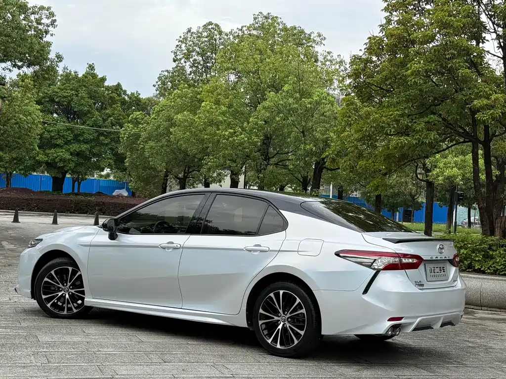TOYOTA CAMRY