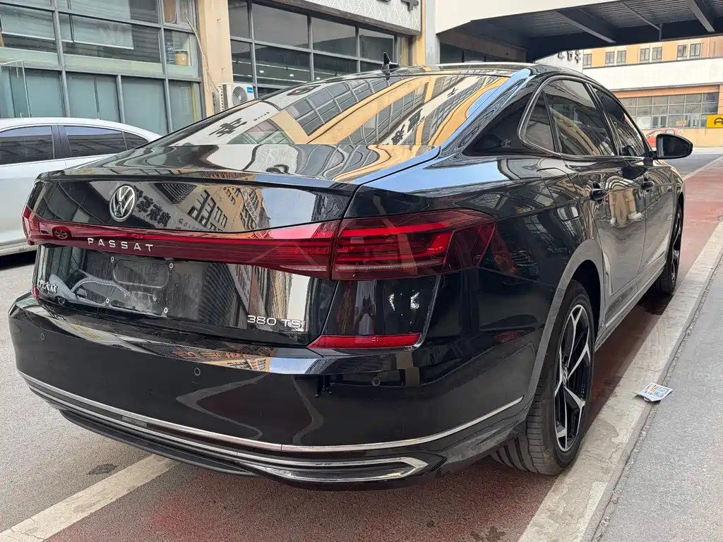 Volkswagen Passat 2025 380TSI